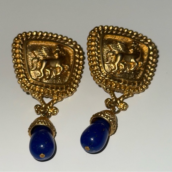 Vintage 1980s Avon Pegasus Earrings – Gold-Tone with Blue Teardrop Stone - Picture 4 of 4